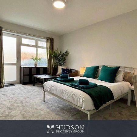 Donnington Apartments - Studio 1 Telford Eksteriør bilde
